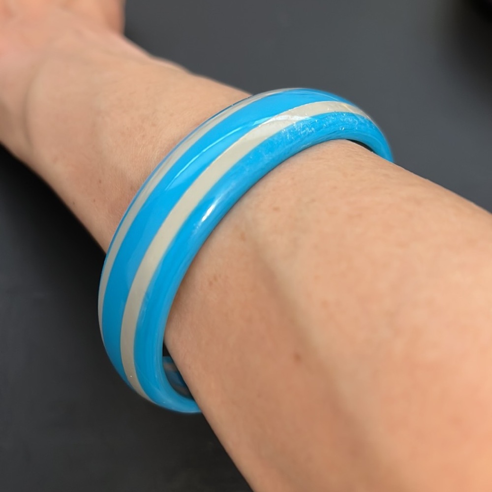 Vintage Plastic Bangle Bracelet, Blue, Gray, Striped, Retro, Boho - Picture 2 of 7